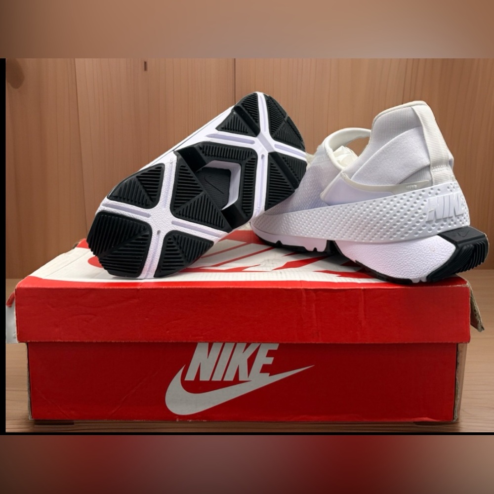 Nike women shoes, Go Fly Ease White - Picture 4 of 5